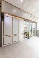 골드 몰딩 포인트 프리미엄 필라테스 학원 인테리어